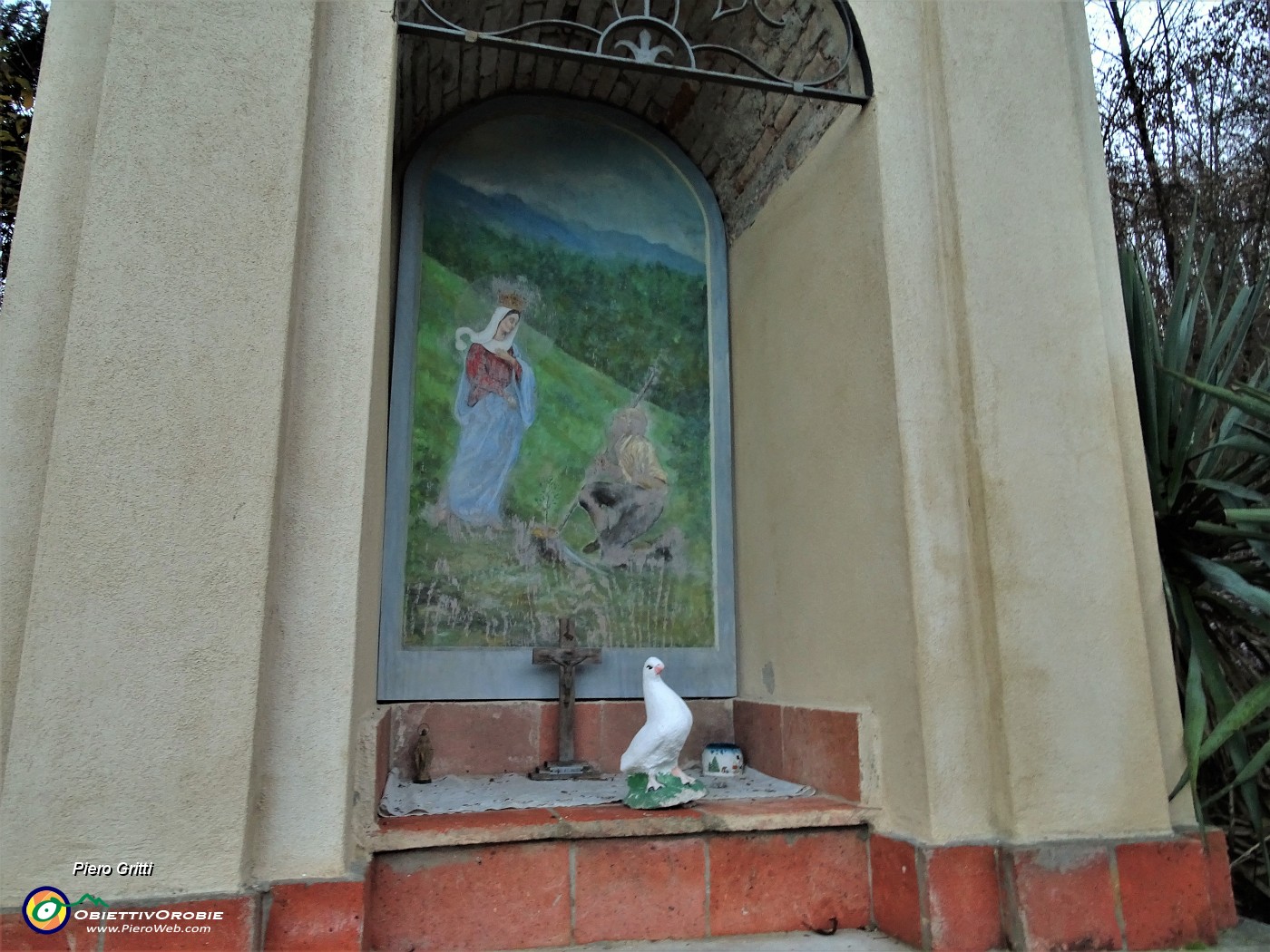 16 Santella Madonna del Perello  sulla mulattiiera Grumello-Grimolto.JPG